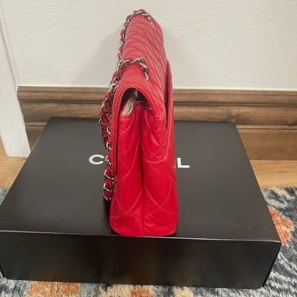 Beautiful red Chanel bag. - Picture 2 of 7